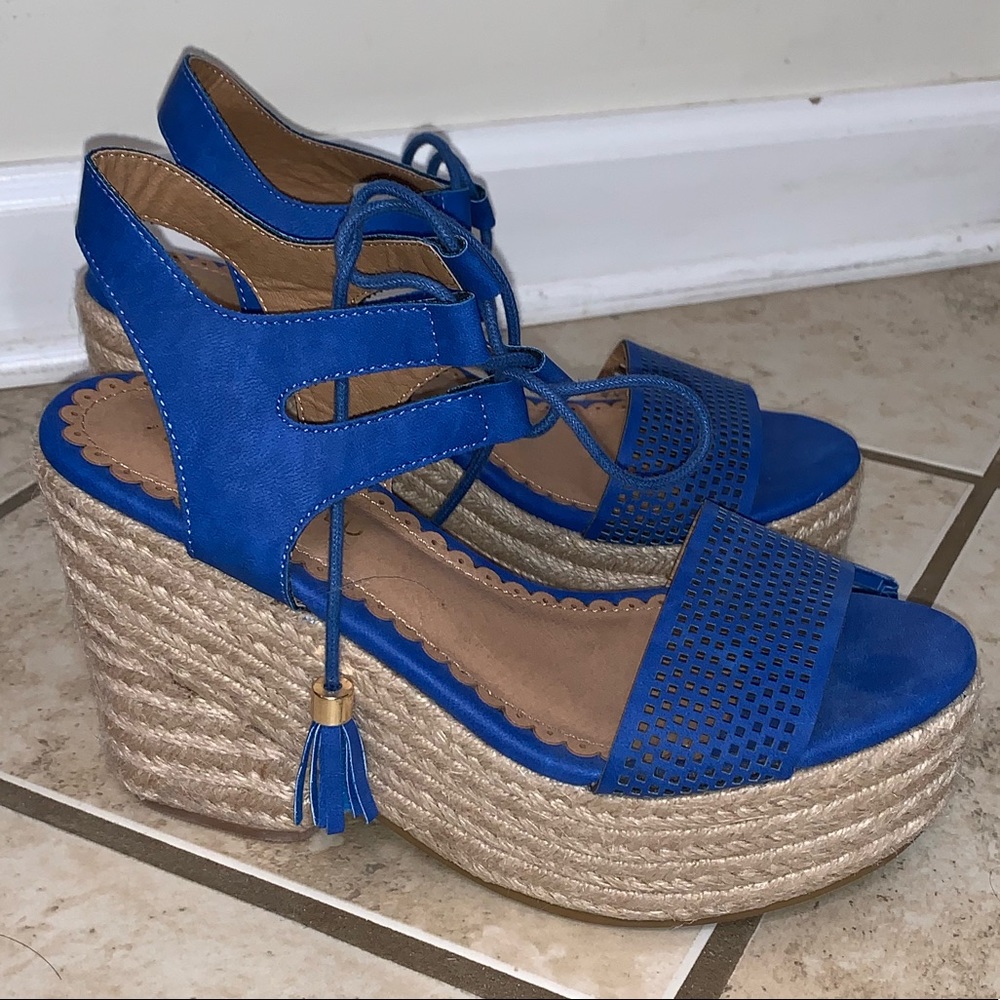 Size 7.5 blue Restricted wedges